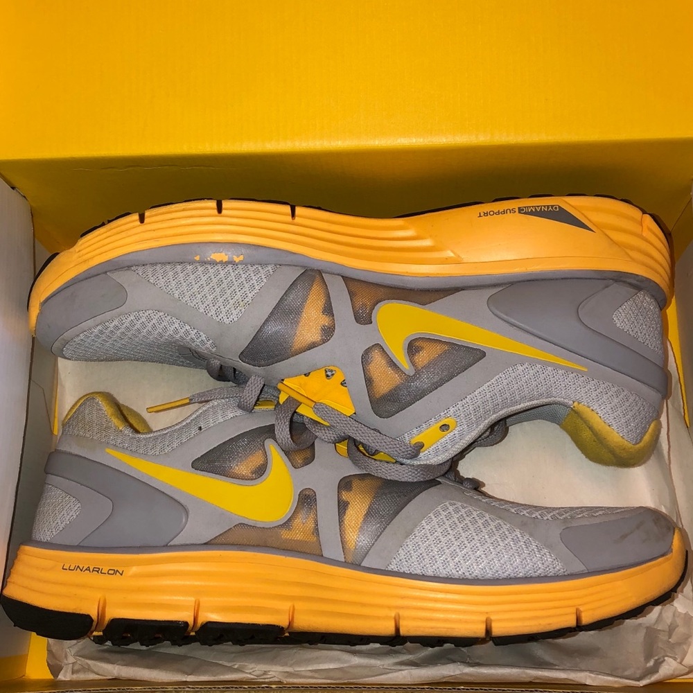 Women’s Nike Livestrong Lunarglide: size 11